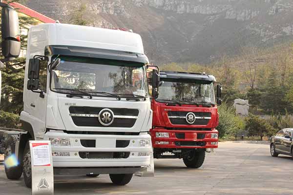 斯太爾 M5G310 8X4國(guó)四牽引車