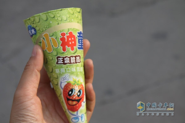 廠(chǎng)里生產(chǎn)的“小神童”冰淇淋
