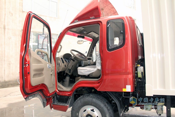 福田奧鈴CTX 154馬力 4×2廂式排半保溫車 車門開啟角度