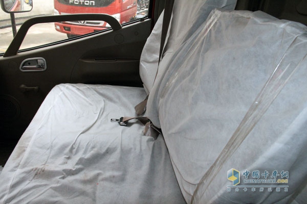 福田奧鈴CTX 154馬力 4×2廂式排半保溫車 座椅