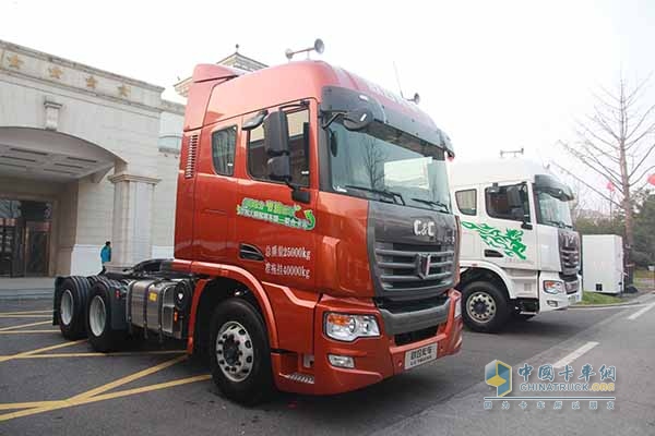 聯(lián)合卡車 玉柴350馬力 6X2 國(guó)四牽引車