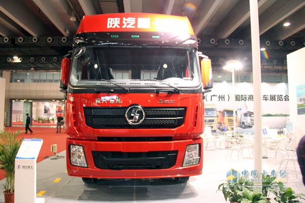 廣州車展；陜汽重卡攜德龍牽引車和智能渣土車亮相
