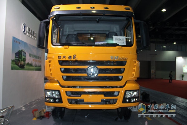 廣州車展；陜汽重卡攜德龍牽引車和智能渣土車亮相