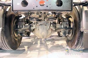 廣州車展；陜汽重卡攜德龍牽引車和智能渣土車亮相