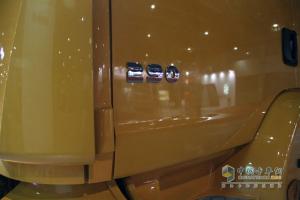廣州車展；陜汽重卡攜德龍牽引車和智能渣土車亮相
