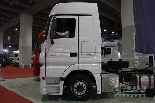 奔馳卡車 Actros 1841低底盤牽引車