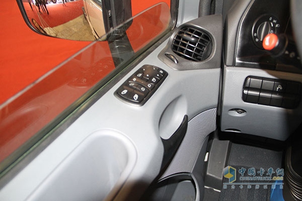 奔馳卡車 Actros 1841低底盤牽引車