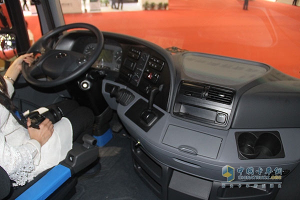 奔馳卡車 Actros 1841低底盤牽引車