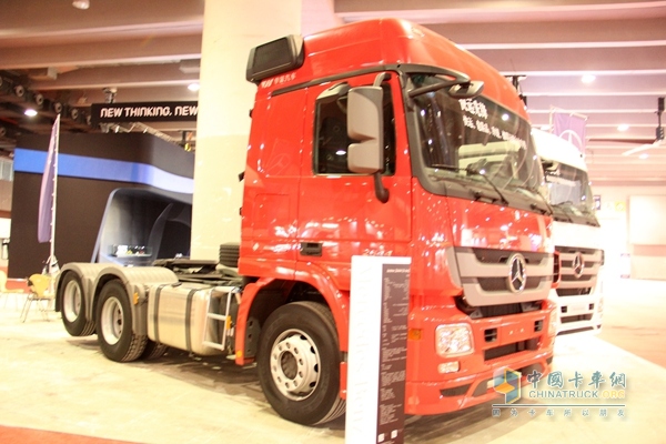 奔馳 Actros重卡 435馬力 6×2 牽引車（黑曜石）(型號2644)