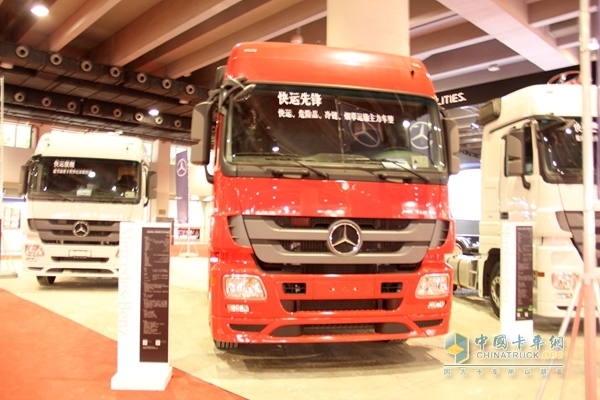 奔馳 Actros重卡 435馬力 6×2 牽引車（黑曜石）(型號2644)