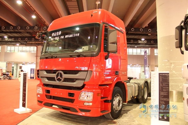 奔馳 Actros重卡 435馬力 6×2 牽引車（黑曜石）(型號2644)
