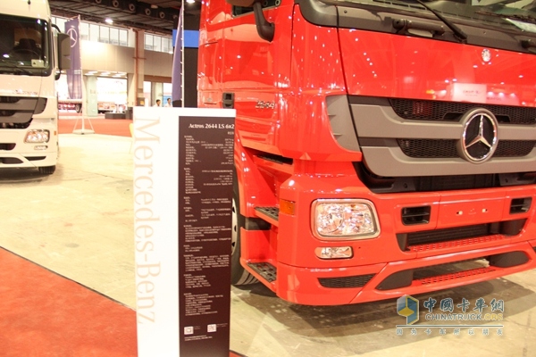 奔馳 Actros重卡 435馬力 6×2 牽引車（黑曜石）(型號2644)