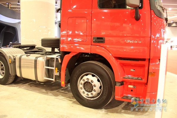 奔馳 Actros重卡 435馬力 6×2 牽引車（黑曜石）(型號2644)