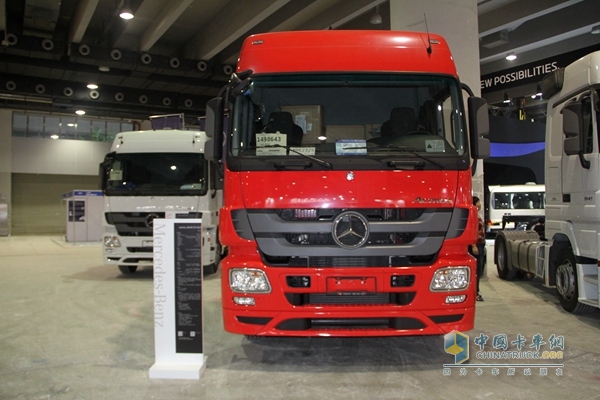 奔馳 Actros重卡 435馬力 6×2 牽引車（黑曜石）(型號2644)