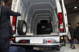 依維柯 新Daily 170馬力 4×2 國(guó)四廂式載貨車