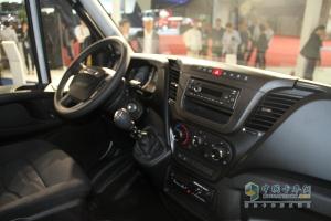 依維柯 新Daily 170馬力 4×2 國(guó)四廂式載貨車