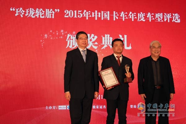 聯(lián)合卡車摘得2015年度牽引車型、年度節(jié)油牽引車桂冠