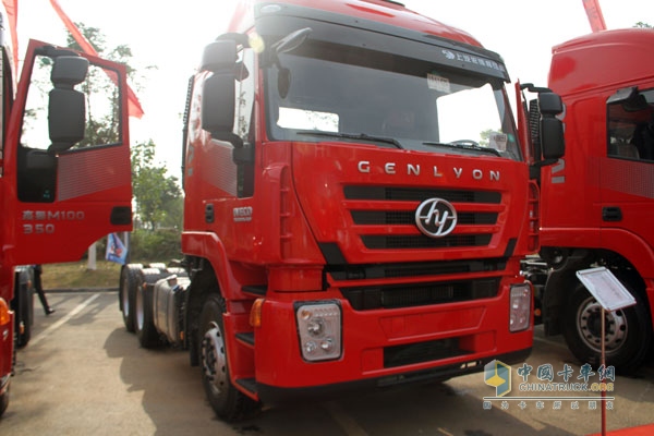 上汽依維柯紅巖 杰獅M100 390馬力 6×4 牽引車