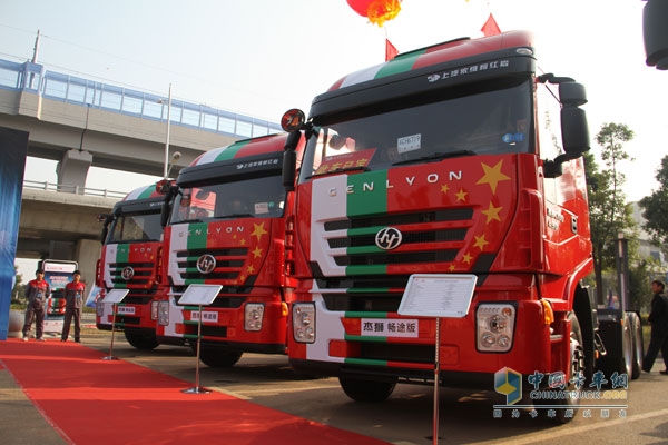 上汽紅巖 杰獅M100 390馬力 6×2 牽引車