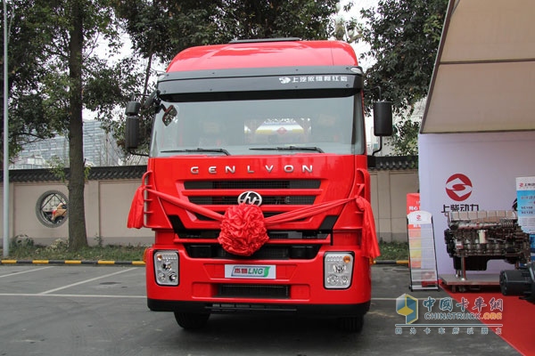 上汽依維柯紅巖 杰獅LNG 457馬力 6×2 牽引車