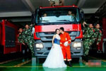 奔馳Actros消防車當(dāng)“伴郎” 彰顯奔馳底盤硬實(shí)力