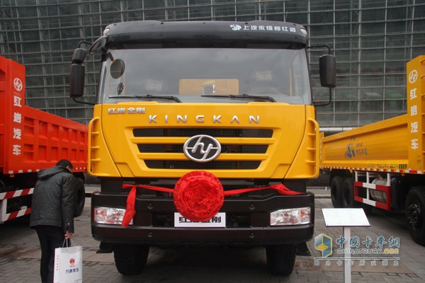 上汽依維柯紅巖新金剛 8×4  300馬力國(guó)Ⅳ自卸車(chē)