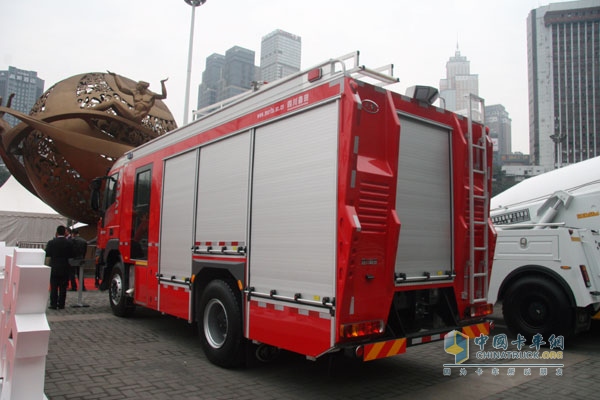 上汽依維柯紅巖杰獅 4×2 350馬力國IV城市主戰(zhàn)消防車