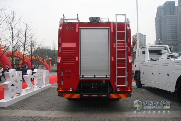 上汽依維柯紅巖杰獅 4×2 350馬力國IV城市主戰(zhàn)消防車