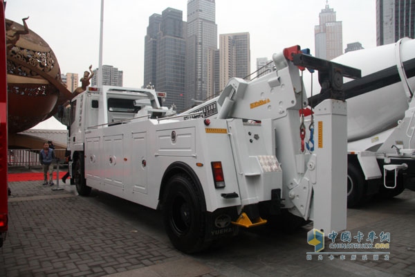 上汽依維柯紅巖杰獅 4×2  290馬力國Ⅳ清障車