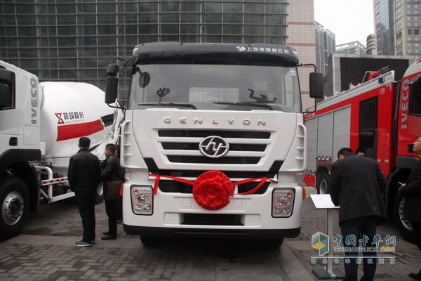 上汽依維柯紅巖杰獅 4×2  290馬力國Ⅳ清障車