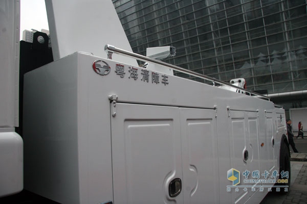 上汽依維柯紅巖杰獅 4×2  290馬力國Ⅳ清障車