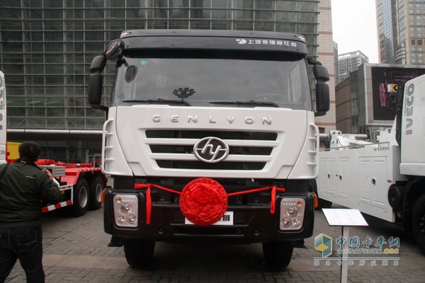 上汽依維柯紅巖杰獅 6×4 350馬力國Ⅳ攪拌車