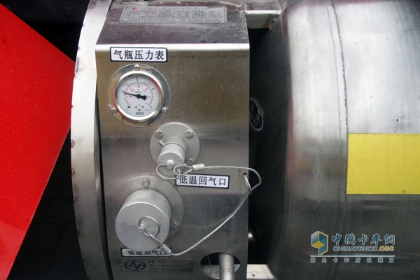 上汽依維柯紅巖新金剛 6×4  280馬力國Ⅴ天然氣自卸式垃圾車