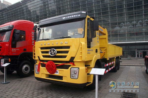 上汽依維柯紅巖杰獅 6×4 290馬力 國Ⅳ隨車起重運輸車