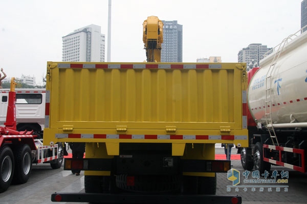 上汽依維柯紅巖杰獅 6×4 290馬力 國Ⅳ隨車起重運輸車