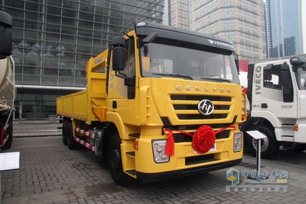 上汽依維柯紅巖杰獅 6×4 290馬力 國Ⅳ隨車起重運輸車