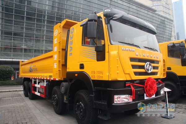 上汽依維柯紅巖新金剛 8×4  300馬力國(guó)Ⅳ自卸車(chē)