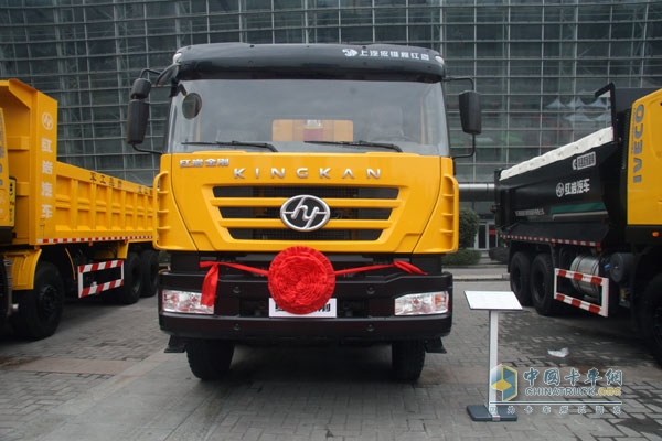 上汽依維柯紅巖新金剛 8×4  300馬力國(guó)Ⅳ自卸車(chē)