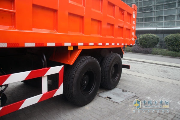 上汽依維柯紅巖金剛6×4  336馬力國Ⅳ自卸車
