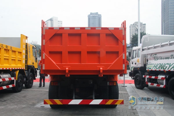 上汽依維柯紅巖金剛6×4  336馬力國Ⅳ自卸車