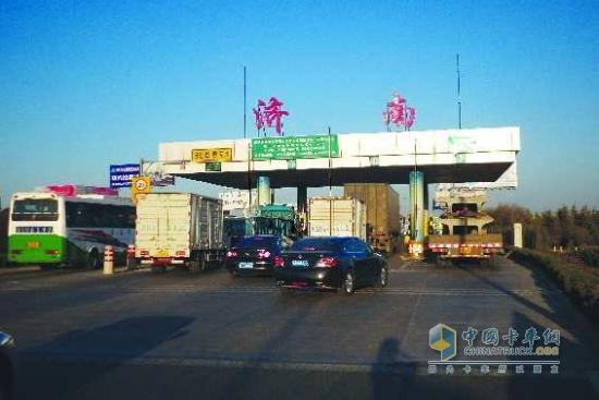 財(cái)政虧損 山東決定延長(zhǎng)高速公路收費(fèi)