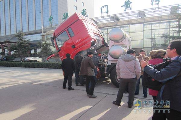 陜汽重卡德龍新M3000在山西舉行推介會(huì)