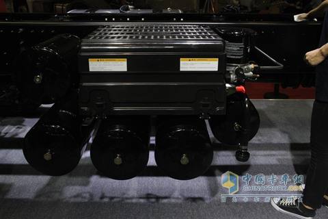 四川現(xiàn)代 Xcient創(chuàng)虎 410馬力 8X4 國(guó)四 載貨車