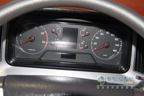 四川現(xiàn)代 Xcient創(chuàng)虎 410馬力 8X4 國四 載貨車儀表臺(tái)