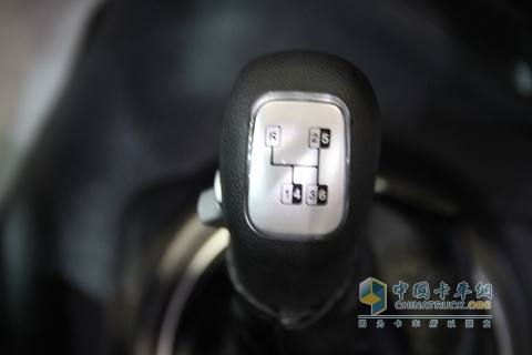 四川現(xiàn)代 Xcient創(chuàng)虎 410馬力 8X4 國四 載貨車變速箱