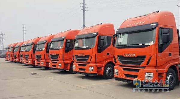 依維柯中國(guó)將10輛原裝進(jìn)口Stralis Hi-Way 牽引車交付
