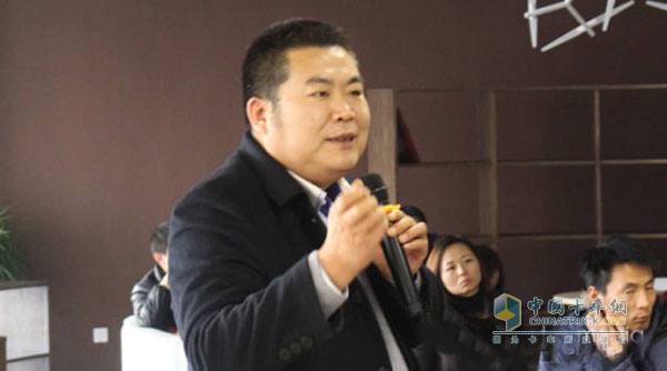 中外運化工國際物流運輸事業(yè)部總經(jīng)理胡訓(xùn)海