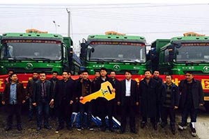 陜汽70輛新型渣土車交車儀式震動魚米之鄉(xiāng) 