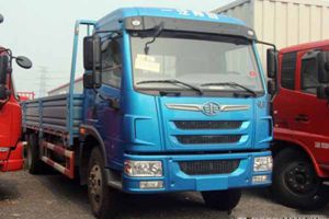 一汽解放青島 龍V 220馬力 6×2國(guó)四載貨車(chē)