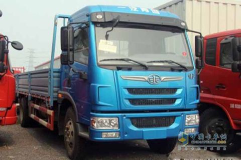 一汽解放青島 龍V 220馬力 6×2國(guó)四載貨車